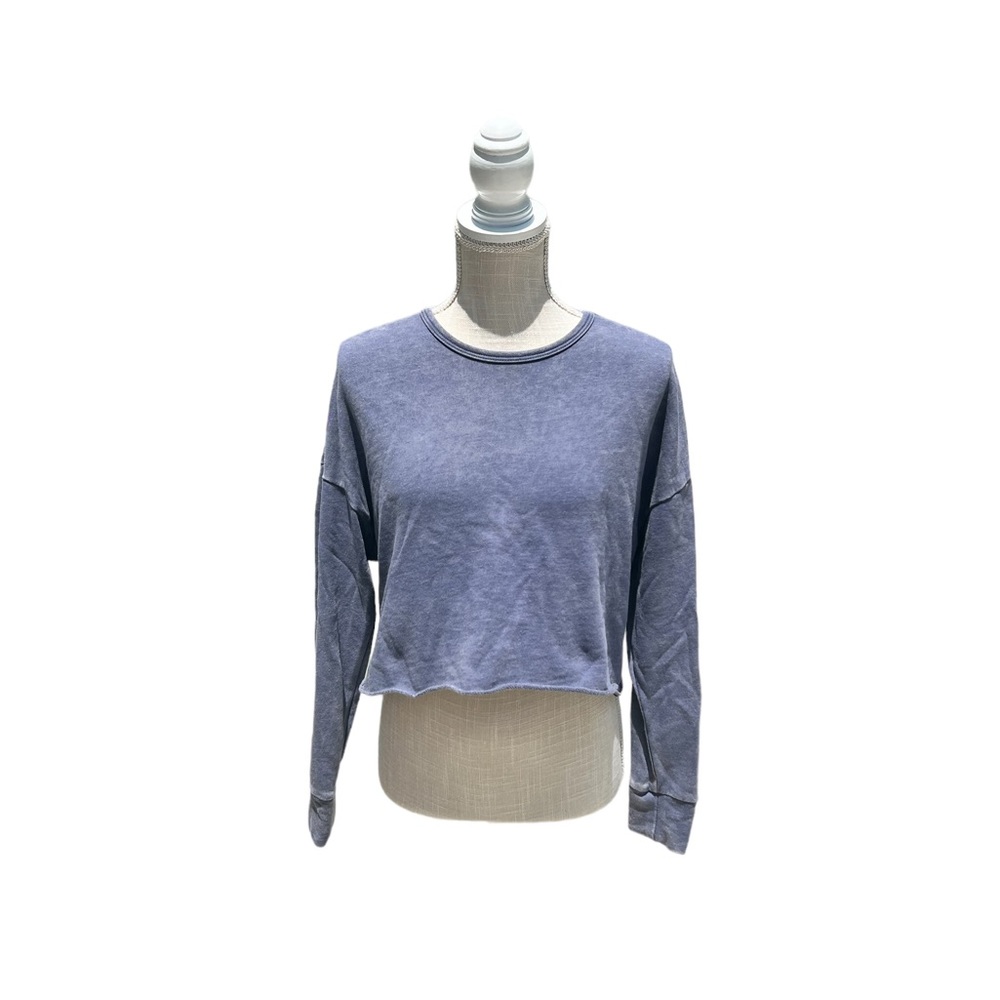 COLSIE LONG SLEEVE OPEN BACK LIGHTWEIGHT CROPPED SWEATSHIRT. 

Size: XSmall